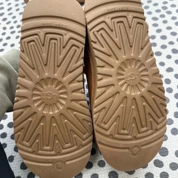 UGG Brown Suede Slip-Ons with Red Trim😼😼 - Picture 4 of 4